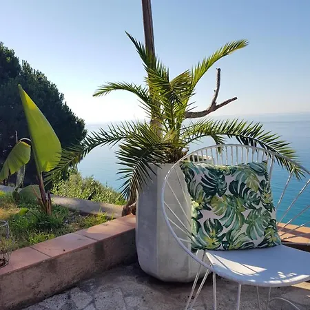 La Bouganvilla Charme & Relax Vista Mare Финале Лигуре