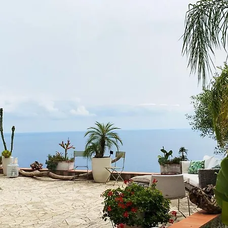 La Bouganvilla Charme & Relax Vista Mare * Финале Лигуре