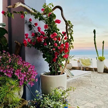 La Bouganvilla Charme & Relax Vista Mare Вилла Финале Лигуре