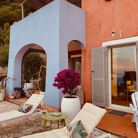 La Bouganvilla Charme & Relax Vista Mare * Finale Ligure