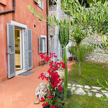 La Bouganvilla Charme & Relax Vista Mare * Finale Ligure