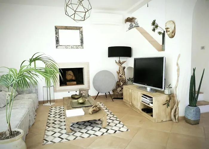 La Bouganvilla Charme & Relax Vista Mare فيلة